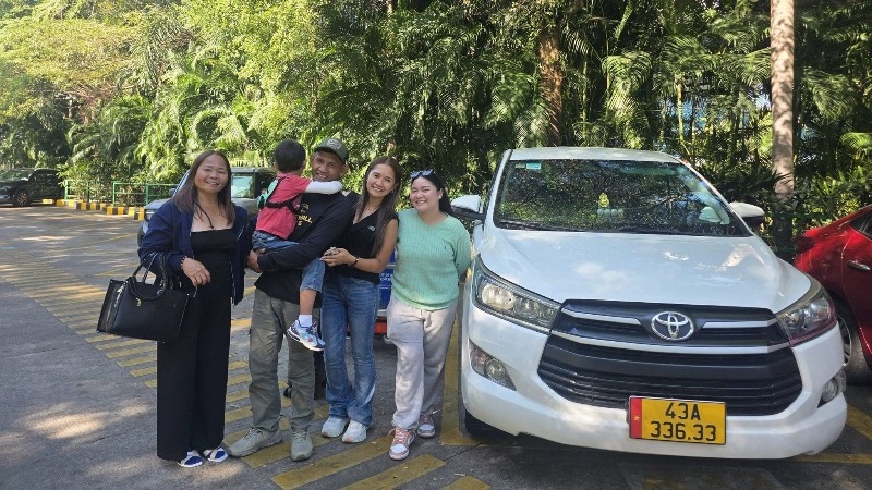 Airport pickup service in Phong Nha with a private driver welcoming travelers for a comfortable transfer from Dong Hoi Airport.